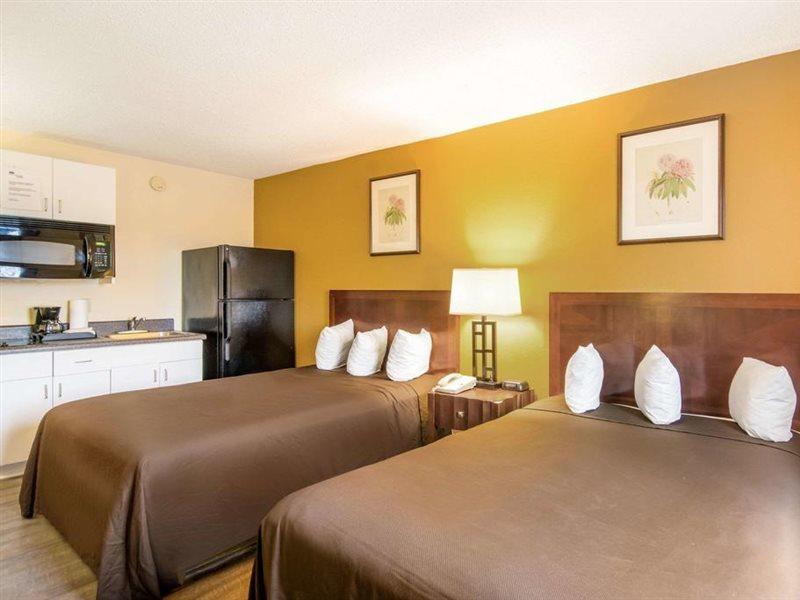 Suburban Studios Chester I-95 Εξωτερικό φωτογραφία