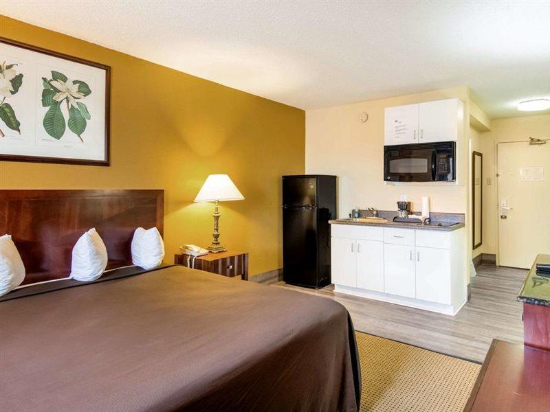 Suburban Studios Chester I-95 Εξωτερικό φωτογραφία