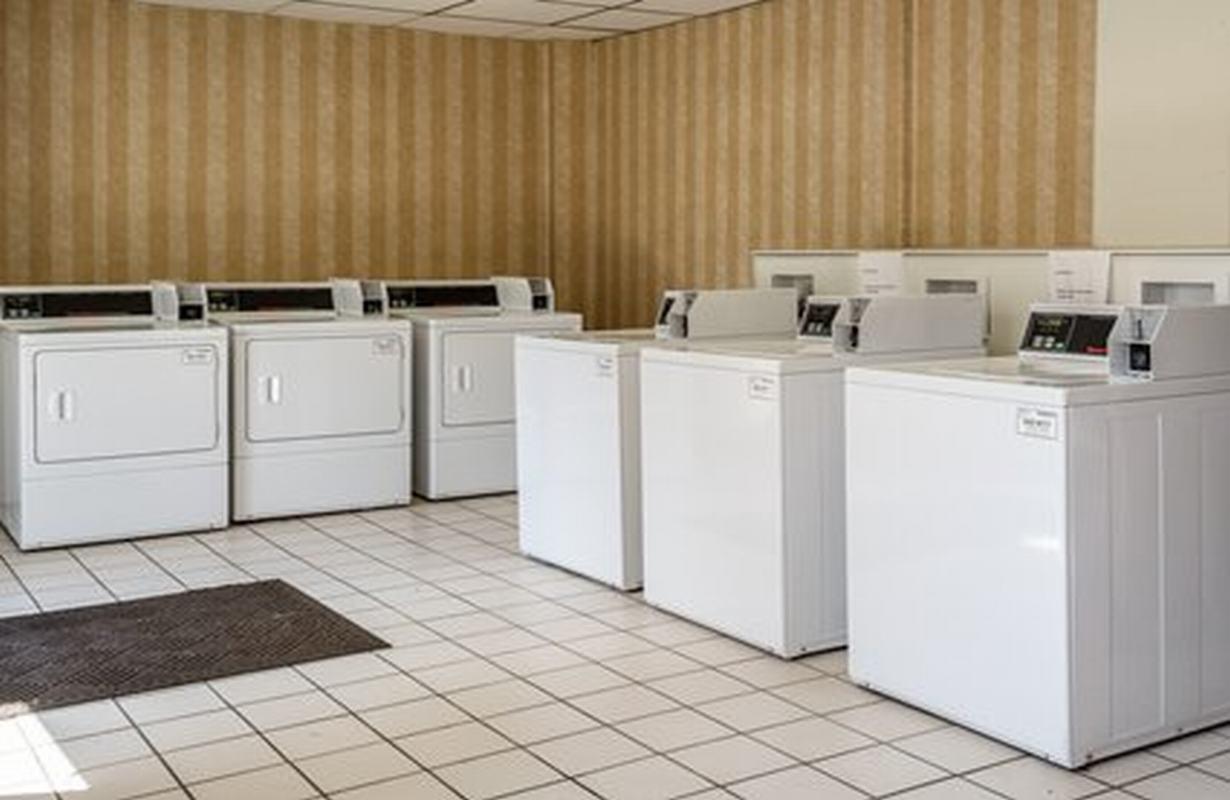 Suburban Studios Chester I-95 Εξωτερικό φωτογραφία