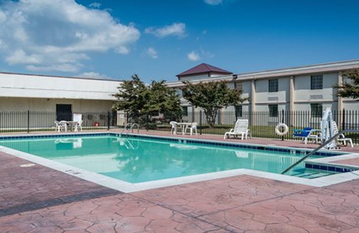 Suburban Studios Chester I-95 Εξωτερικό φωτογραφία